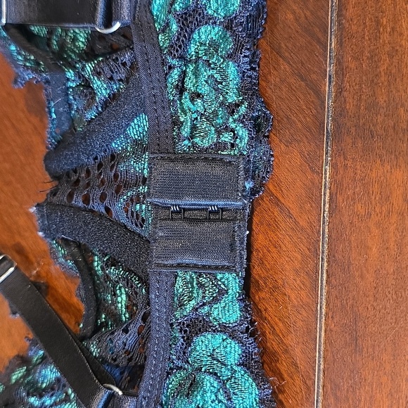 (J15) Source Unknown Black and Green Lace Bra with Underwire - Picture 6 of 6